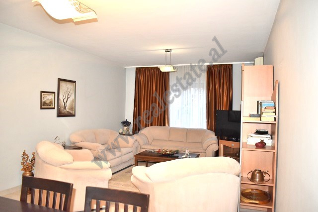 Apartament 3+1 per shitje ne zonen e Laprakes ne Tirane